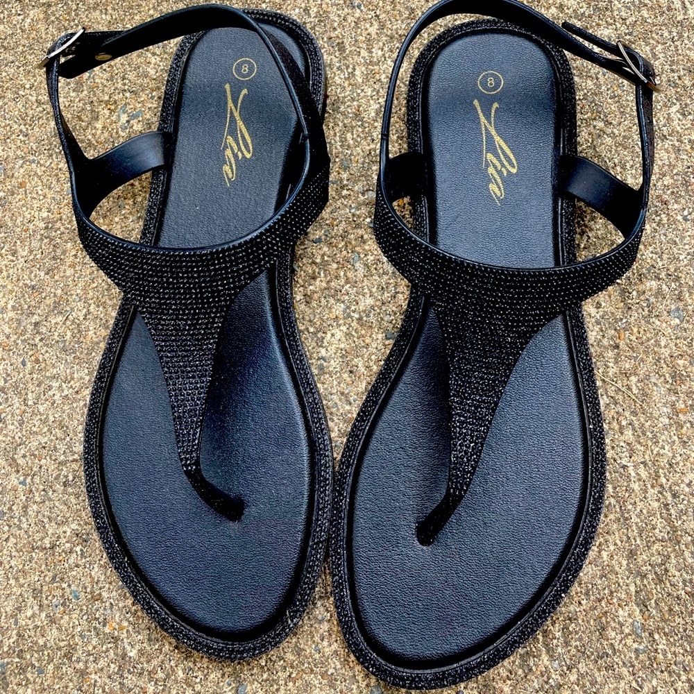 Black sandals ♠️